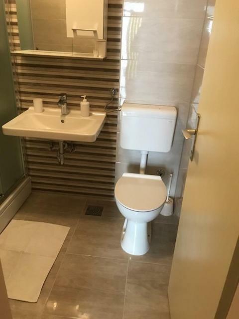 Apartmani Ruza มาคาร์สกา ภายนอก รูปภาพ