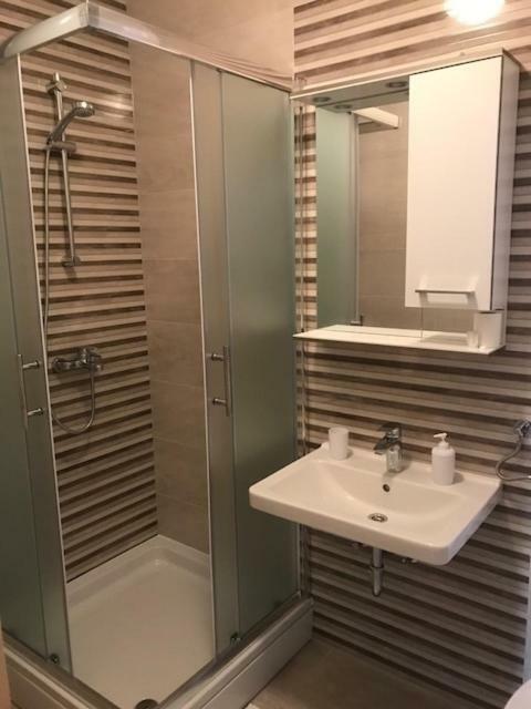 Apartmani Ruza มาคาร์สกา ภายนอก รูปภาพ